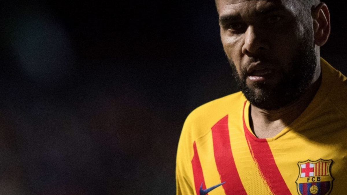 Dani Alves makes second Barcelona debut; rolls back the years with incredible performance